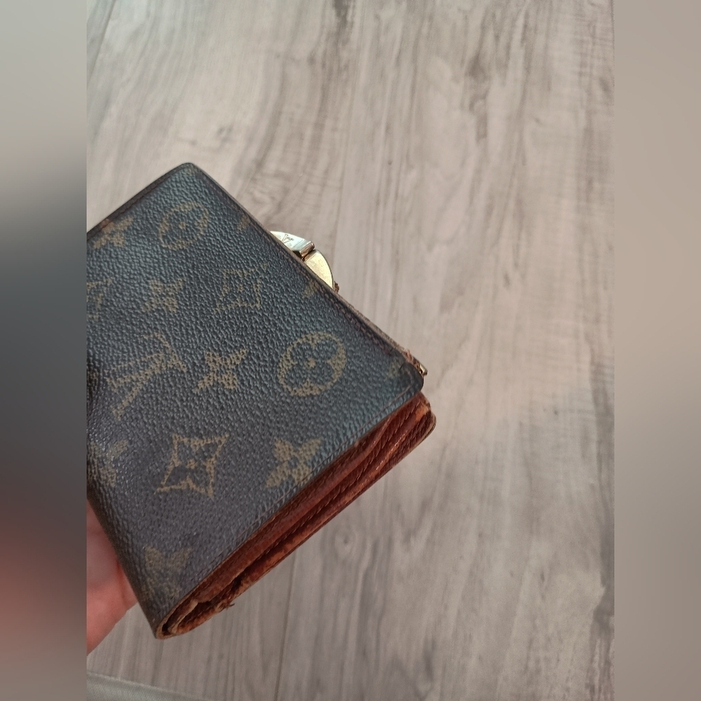 Louis Vuitton Monogram Kisslock Wallet - Picture 9 of 15